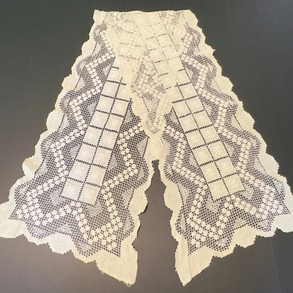 Vintage Handmade Lace Table Runner Beige Scalloped Edge Floral Geometric 59x12